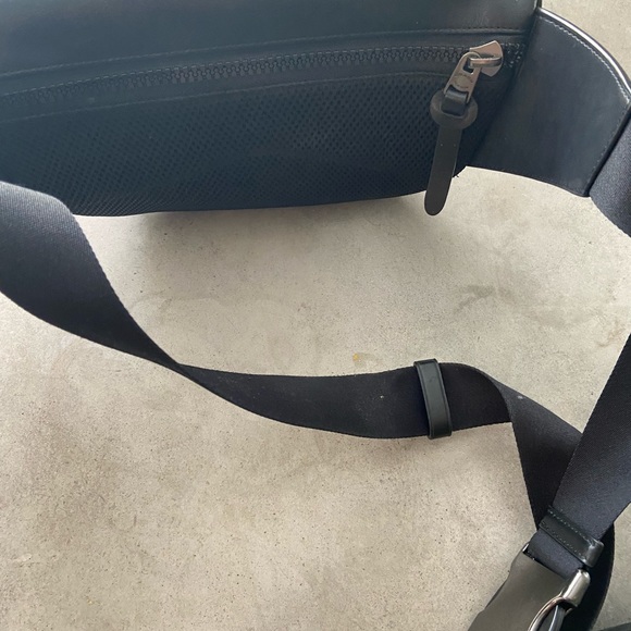 Coach Belt/shoulder Bag , original brown color black leather , almost brand new - Picture 3 of 3